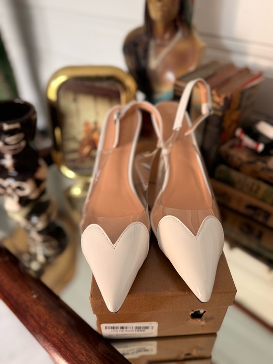 Shoes - Women’s White Heart-Pointed Slingback Flats